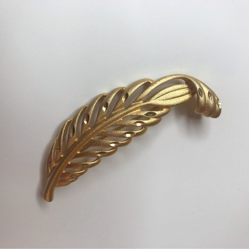 Vintage Ladies Brooch Leaf or feather brooch Costume Fashion - Picture 2 of 4